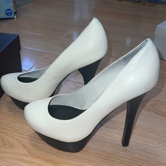 Bebe white and black platform pumps size 7 - Picture 3 of 6